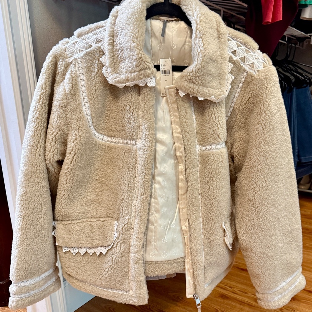 High Rated Anthropologie Sherpa Fleece Lace-Trim Crop Jacket - Picture 6 of 7